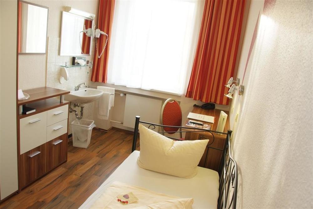 Arena Hotel Гельзенкирхен Номер фото