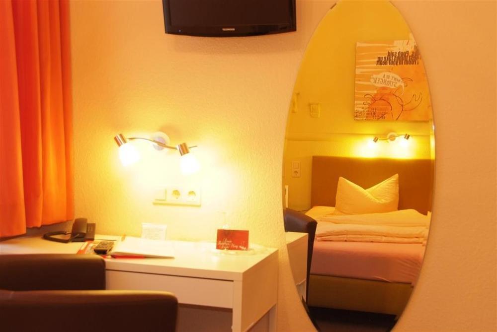 Arena Hotel Гельзенкирхен Номер фото