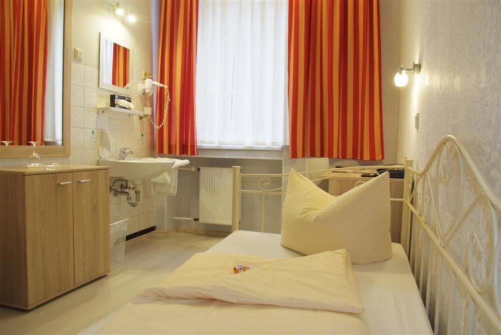 Arena Hotel Гельзенкирхен Номер фото